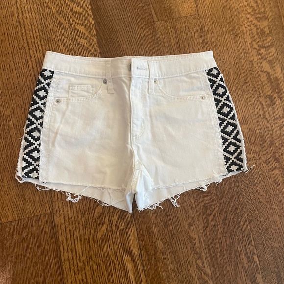 Universal Thread Pants - Universal Thread Denim shorts Size 26R/2 White with B & W Details